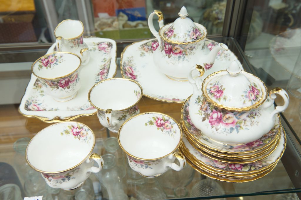 Tea set from downsizing and deceased estates available at auction
