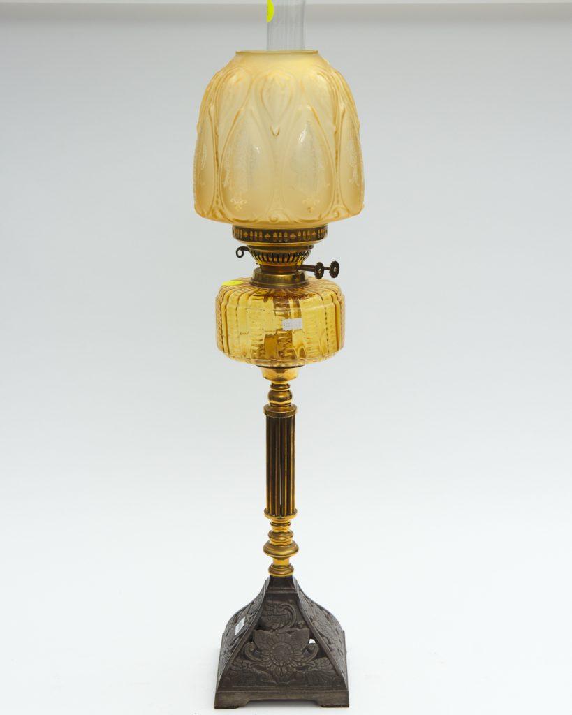 Banquet lamp from downsizing and deceased estates available at auction